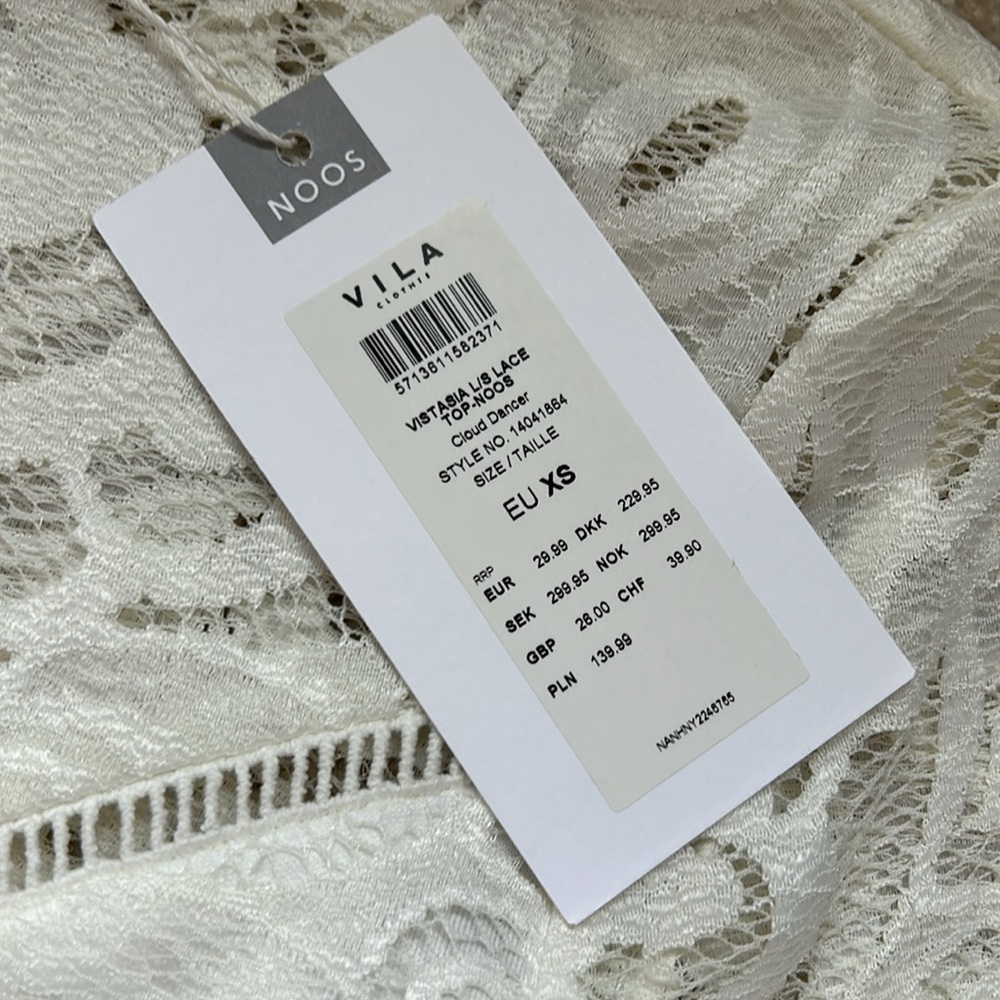NWT lace top - Picture 2 of 5